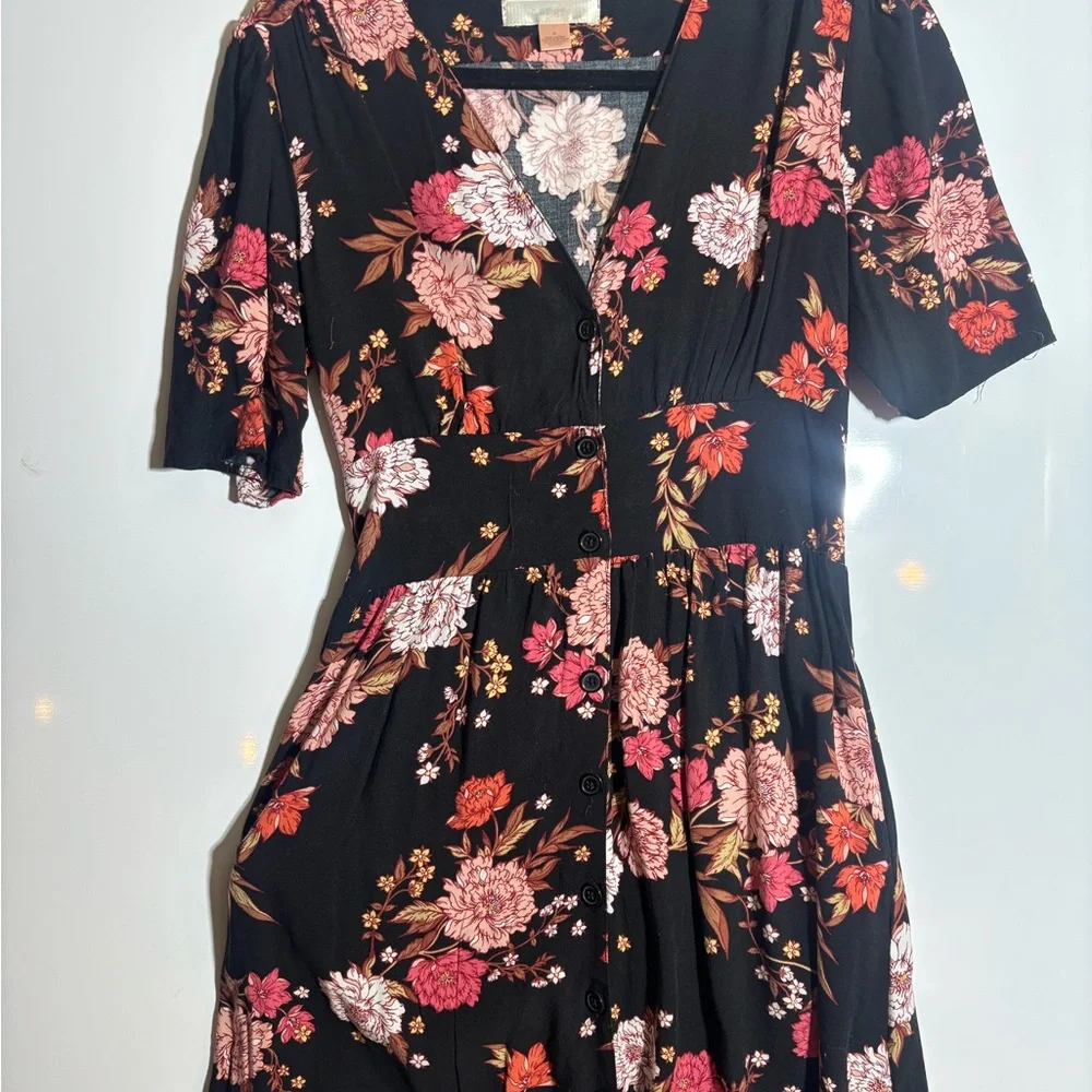 Floral Black and Pink Button-Up Dress with waist pockets - Picture 2 of 6